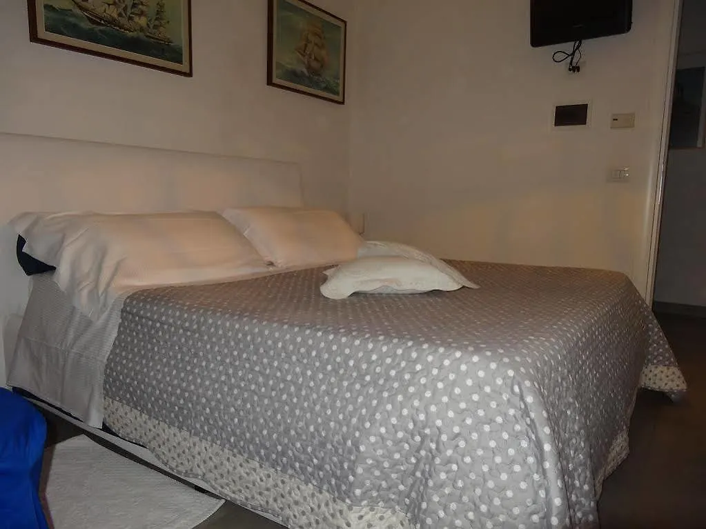 Affittacamere E Appartamenti - Rent Rooms And Apartments Le Camere Nel Corso - Adults Only La Spezia 2*,  Italië